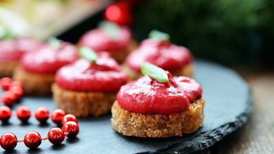 селедочный мусс на хрустящих тостах