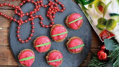 селедочный мусс на хрустящих тостах