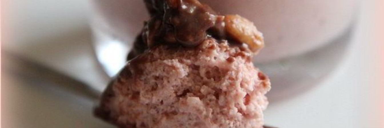 Шоколадно-клубничный мусс с орешками