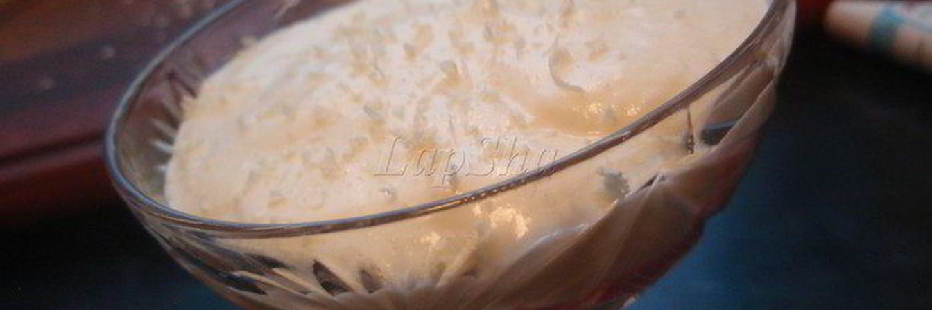 Сливы в сиропе с муссом из белого шоколада