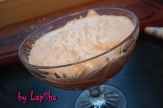 Сливы в сиропе с муссом из белого шоколада