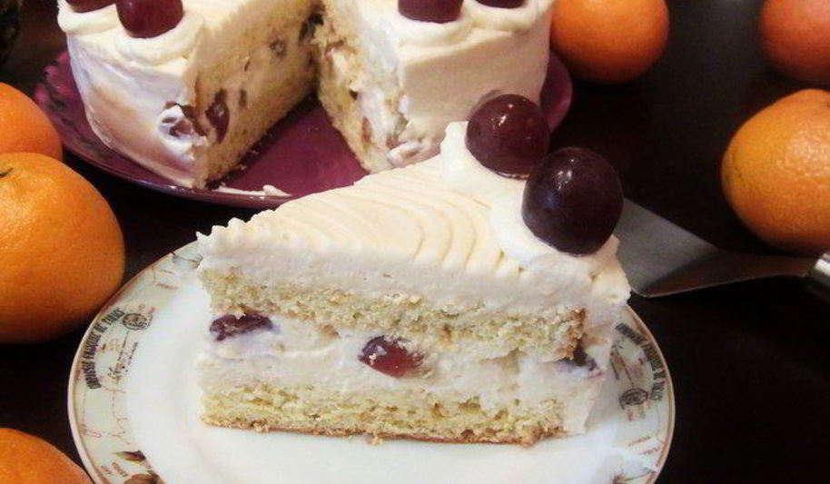 Рецепт торта-мусса из апельсинового бисквита, винного крем-мусса и розового винограда