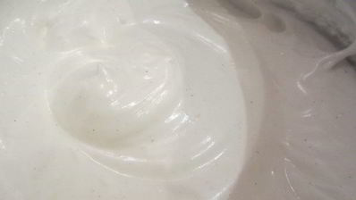 торт-мусс из апельсинового бисквита, винного крем-мусса и розового винограда