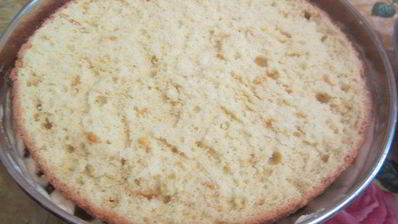 торт-мусс из апельсинового бисквита, винного крем-мусса и розового винограда