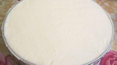 торт-мусс из апельсинового бисквита, винного крем-мусса и розового винограда