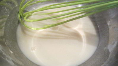 торт-мусс из апельсинового бисквита, винного крем-мусса и розового винограда