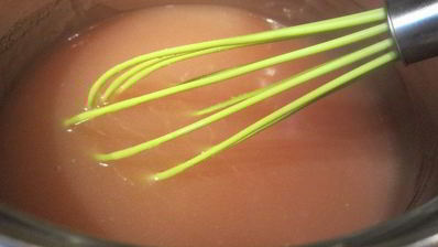 торт-мусс из апельсинового бисквита, винного крем-мусса и розового винограда