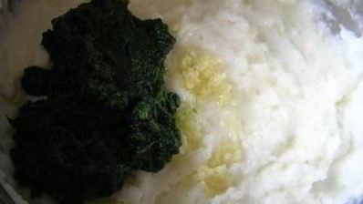 торт-мусс с курицей, шпинатом и черри