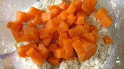 торт-мусс с курицей, шпинатом и черри