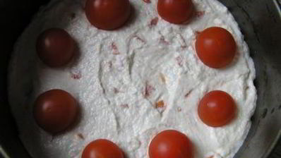 торт-мусс с курицей, шпинатом и черри