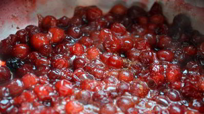 творожный мусс с бананом и брусникой