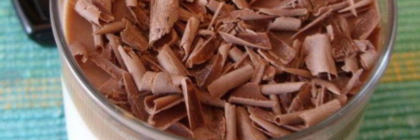 Творожный мусс с ореховой нугой и шоколадным марципаном