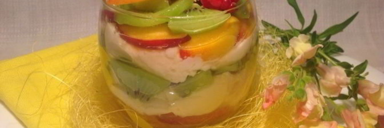 Творожный мусс с персиками и киви