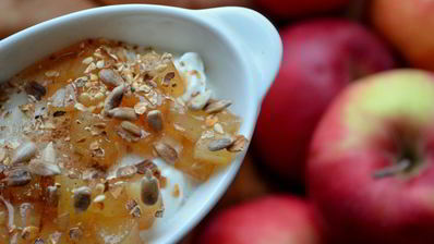 творожный мусс с яблочным соусом