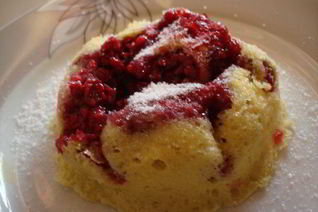 Нежный клафути с малиной