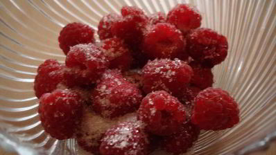 нежный клафути с малиной