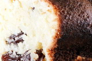 Кулич с изюмом и лимонной цедрой