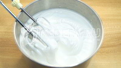 кулич с изюмом