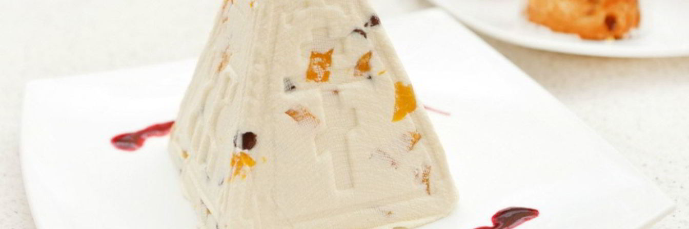 Пасха творожная с миндалем и изюмом