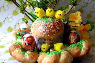 Пасхальный кулич и булочки-гнездышки