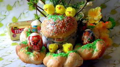 пасхальный кулич и булочки-гнездышки