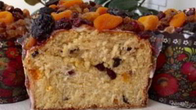 пасхальный кулич с сухофруктами и орехами