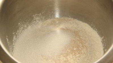 пасхальный венок с курагой и орехами