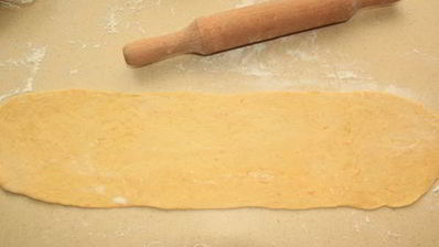 пасхальный венок с курагой и орехами