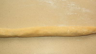 пасхальный венок с курагой и орехами