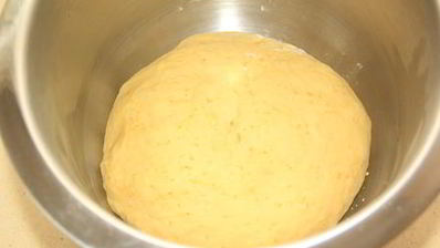 пасхальный венок с курагой и орехами