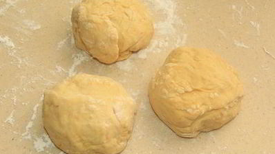 пасхальный венок с курагой и орехами