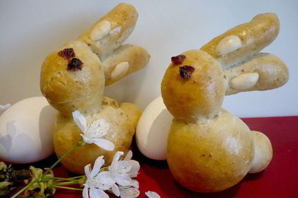 Пасхальные зайцы В темно-синем лесу