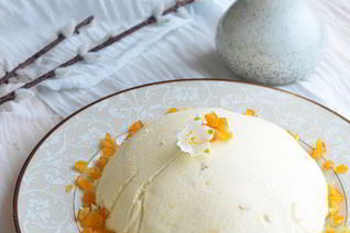 Творожная пасха с марципаном и изюмом