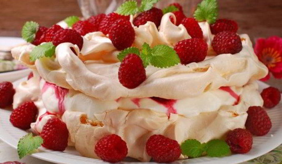 Рецепт праздничного десерта павлова с малиной