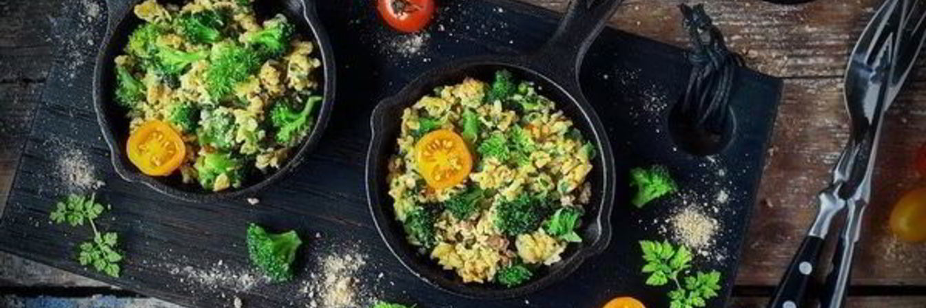 Скрамбл с брокколи и бородинскими отрубями