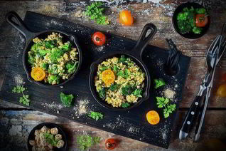 Скрамбл с брокколи и бородинскими отрубями