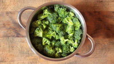 скрамбл с брокколи и бородинскими отрубями