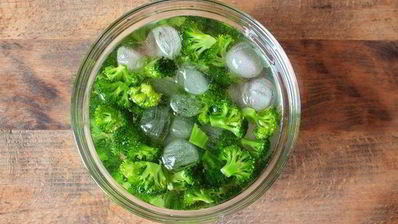 скрамбл с брокколи и бородинскими отрубями