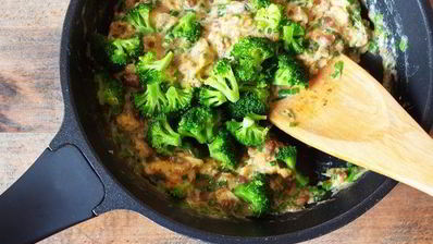 скрамбл с брокколи и бородинскими отрубями