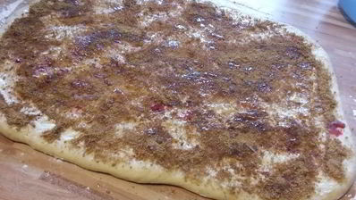 сладкая вертушка с пудингом и малиной