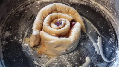 сладкая вертушка с пудингом и малиной