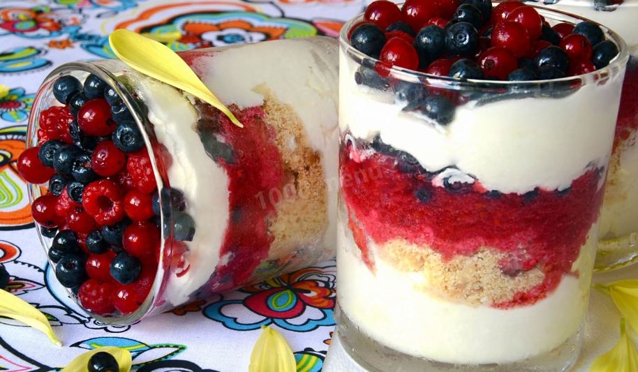 Рецепт сливочного десерта с лесными ягодами