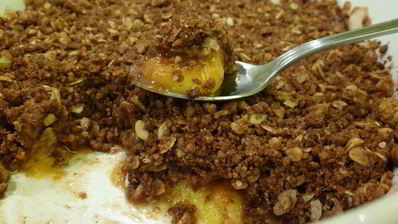 сливовый крамбл