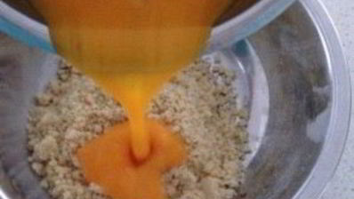 бисквитный рулет с брусничным суфле