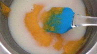 бисквитный рулет с брусничным суфле