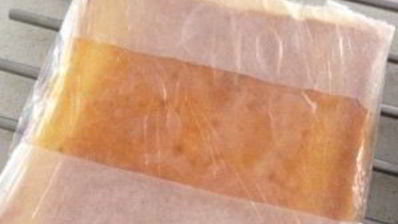 бисквитный рулет с брусничным суфле