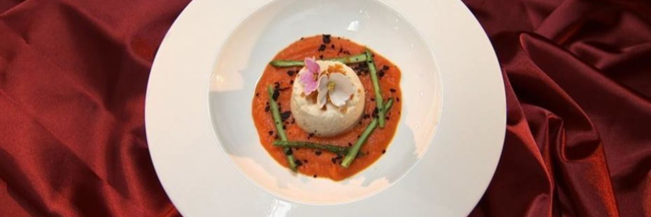 Куриное суфле с апельсиновыми цукатами на морковном пюре