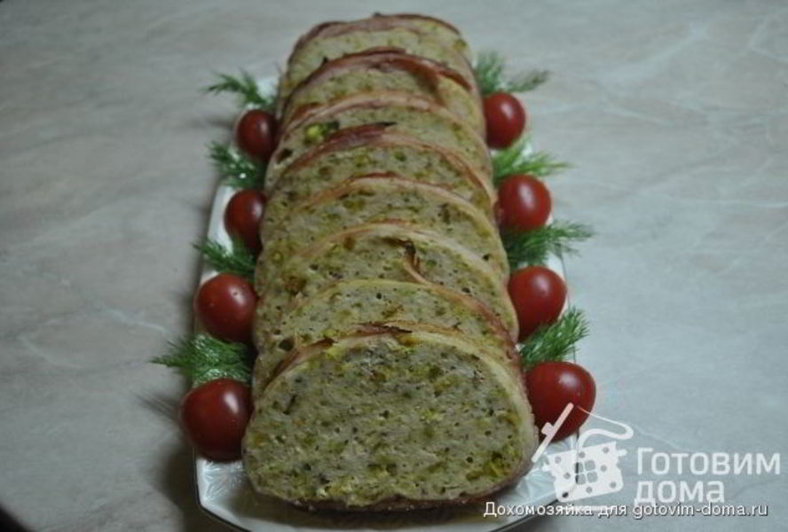 Куриное суфле с фисташками в беконе