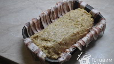 куриное суфле с фисташками в беконе