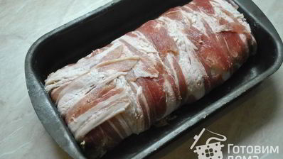 куриное суфле с фисташками в беконе